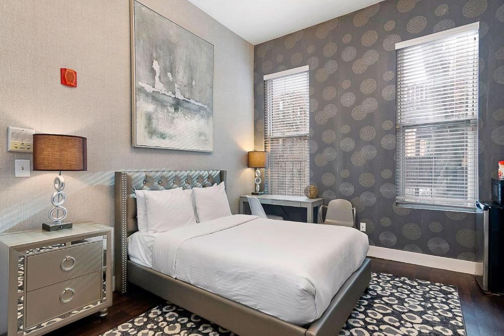 Standard Double Room with Shared Bathroom interior
